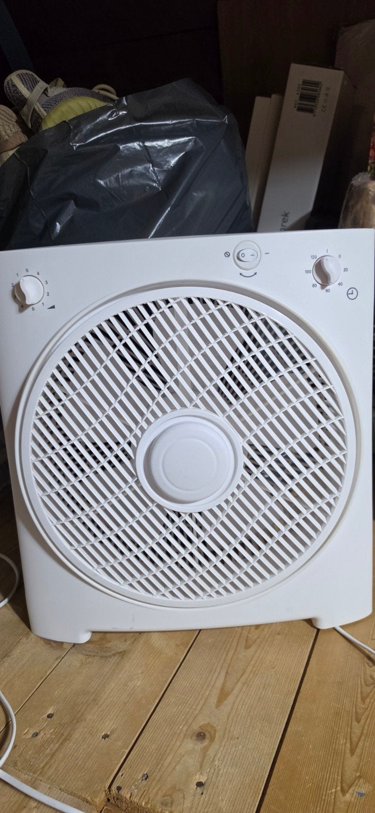 Ventilator - Werkt goed, maar met beschadigde poten, Witgoed en Apparatuur, Ventilatoren, Ophalen of Verzenden, Zo goed als nieuw