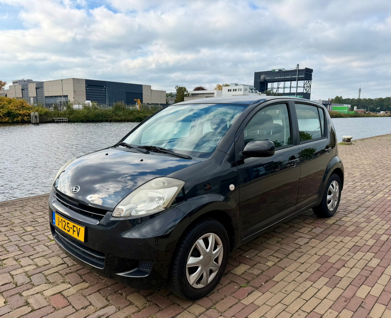 Daihatsu Sirion | 2010 | Apk 30-11-2027 | Airco | Zuinig |, Auto's, Stof, Elektrische ramen, Zwart, Sirion