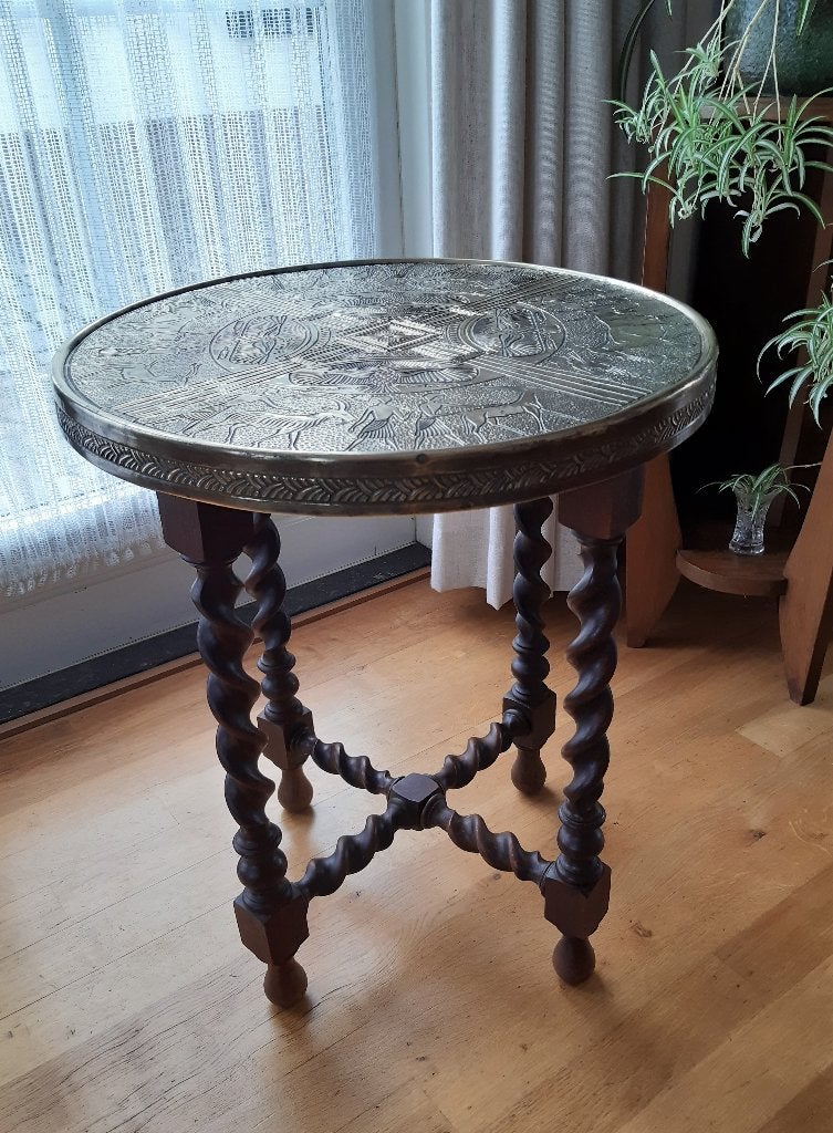 BIJZETTAFEL MET GEDREVEN KOPEREN BLAD, Huis en Inrichting, Tafels | Bijzettafels, 45 tot 60 cm, Overige materialen, Minder dan 55 cm