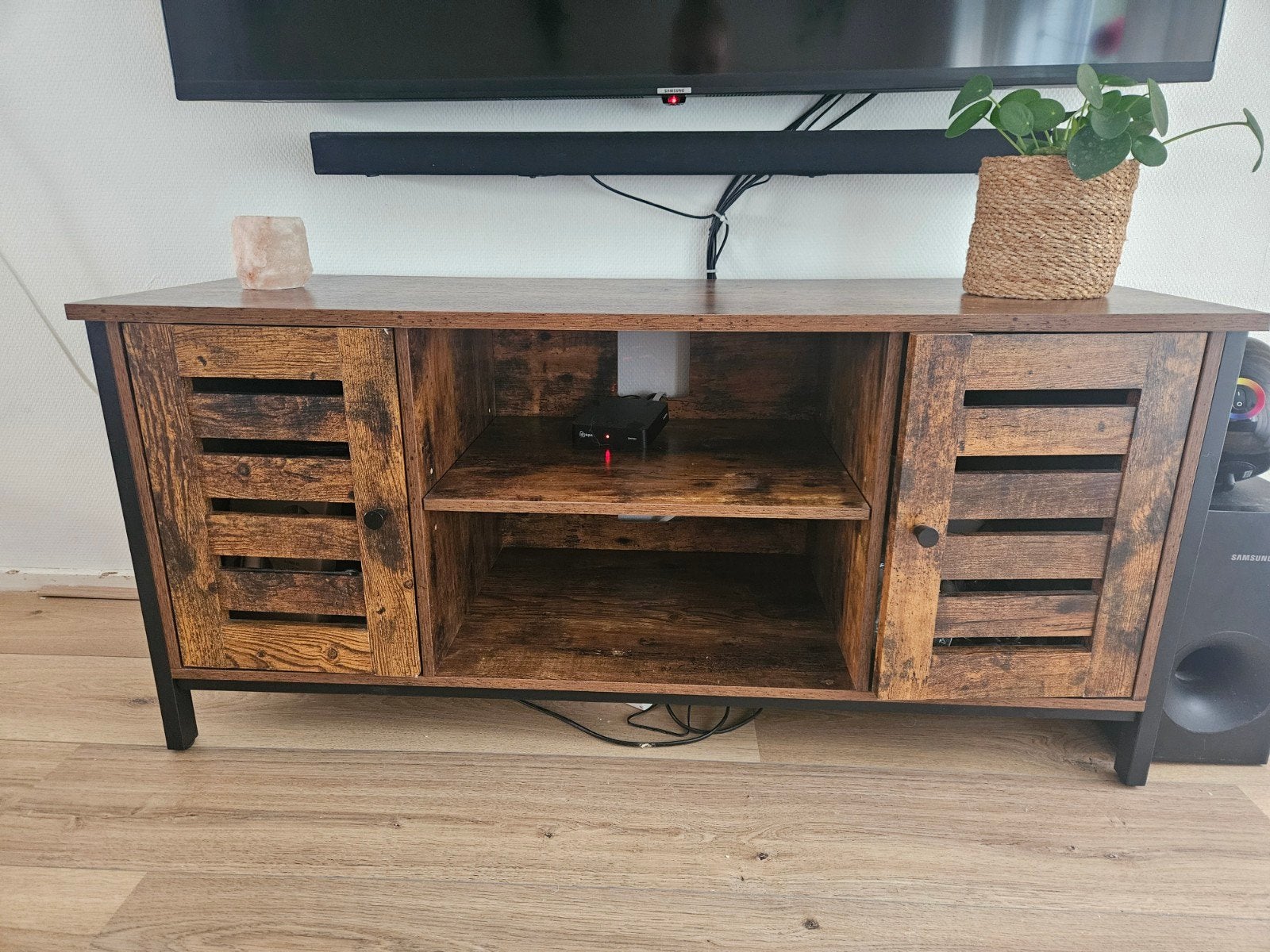 Mooi tv-meubel zo goed als nieuw met 2 deurtjes, Ophalen, 100 tot 150 cm, Zo goed als nieuw, Minder dan 100 cm