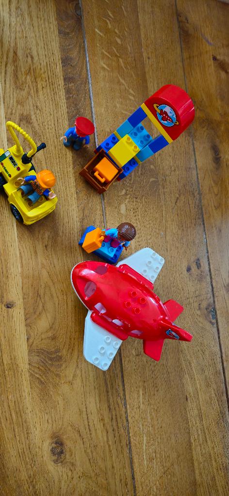 Duplo vliegveld 10590, Ophalen, Zo goed als nieuw, Compleet, Duplo