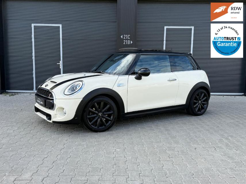 Mini Cooper S JCW 2.0 2015 Pano/headup/Leder/JCW/H&K/, Voorwielaandrijving, Zwart, 4 cilinders, 4 stoelen