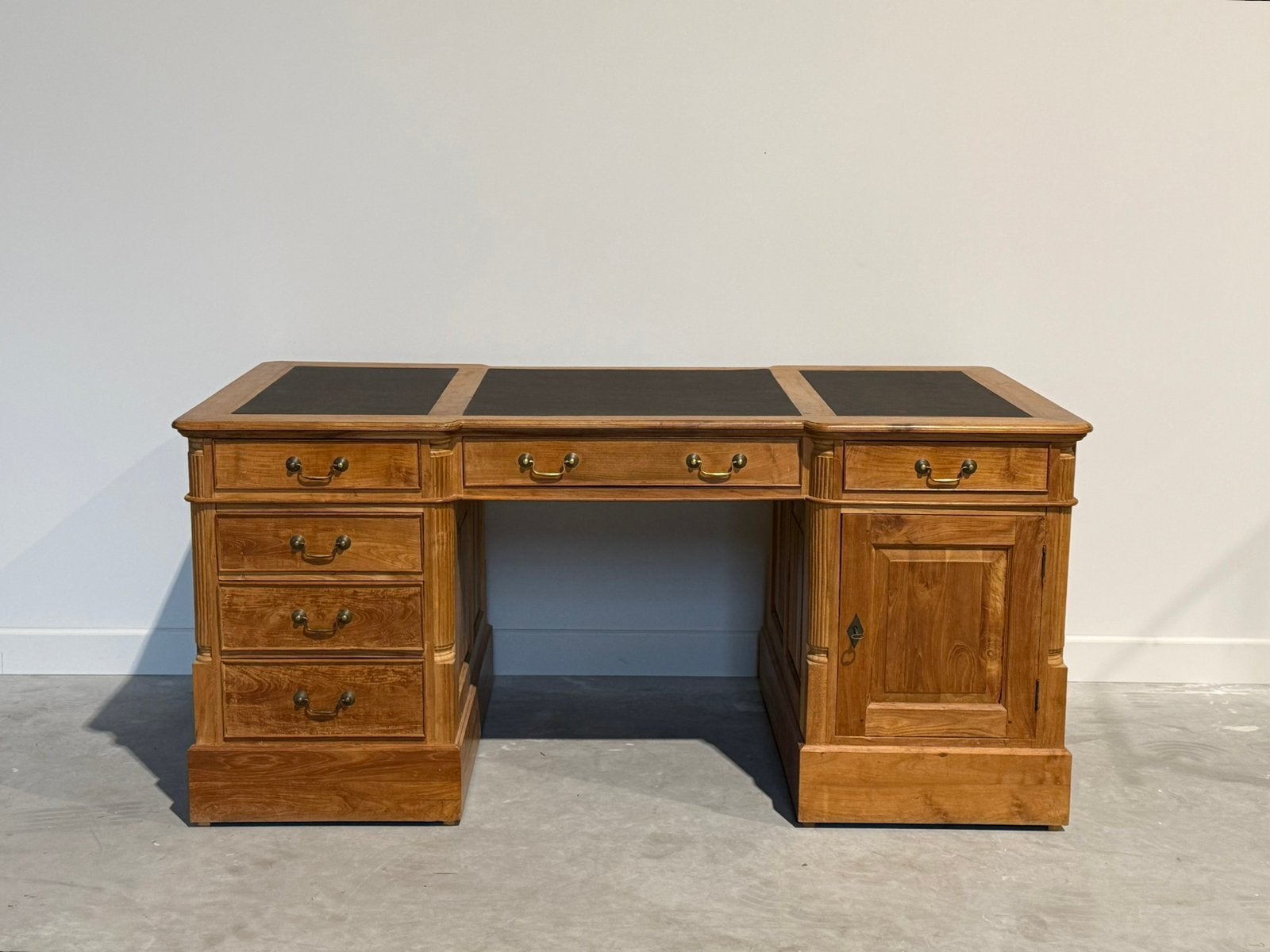 Klassiek Engels bureau #690, Huis en Inrichting, Hout, 180 cm, Bruin, Ophalen of Verzenden