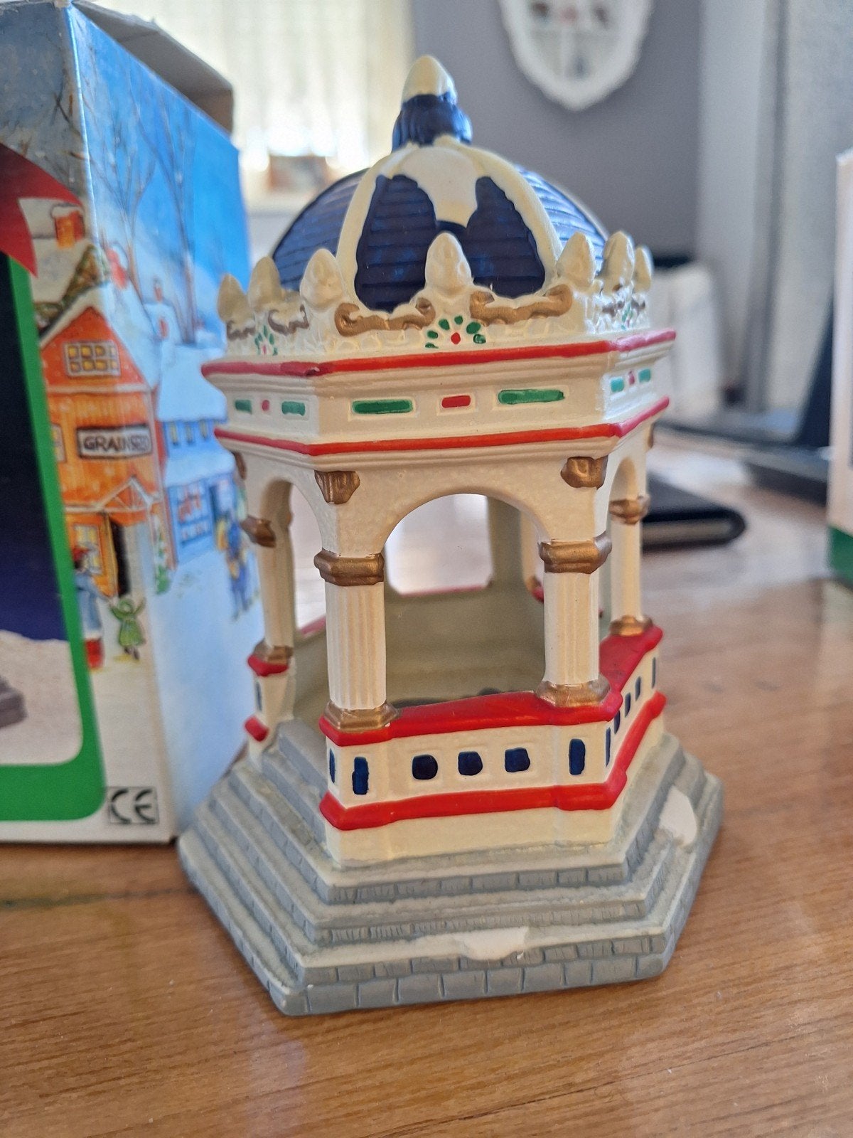 Dickensville paviljoen, Ophalen
