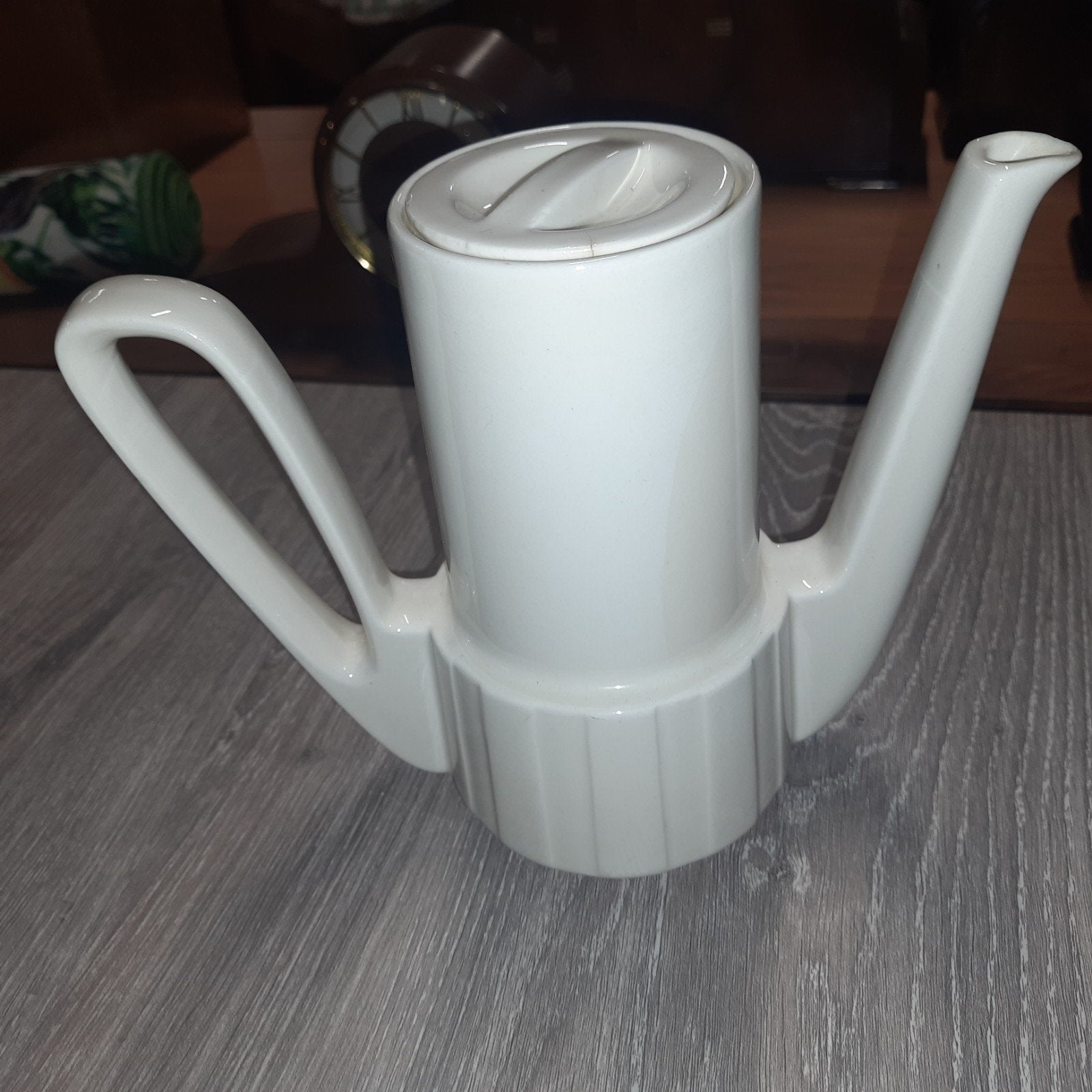 Witte vintage WMF keramische theepot met uniek design, Gebruikt, Keramiek, Ophalen of Verzenden, Theepot
