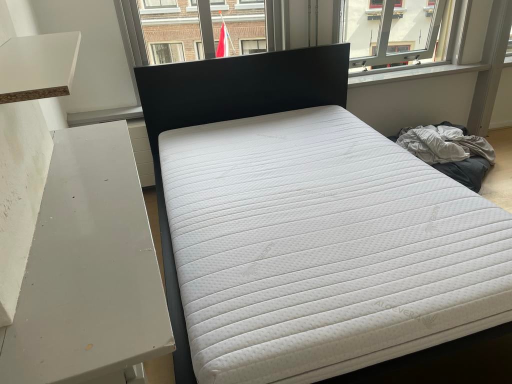 Ikea Malm bed zwart met matras en beddengoed, Huis en Inrichting, Ophalen, Gebruikt, Zwart, Tweepersoons