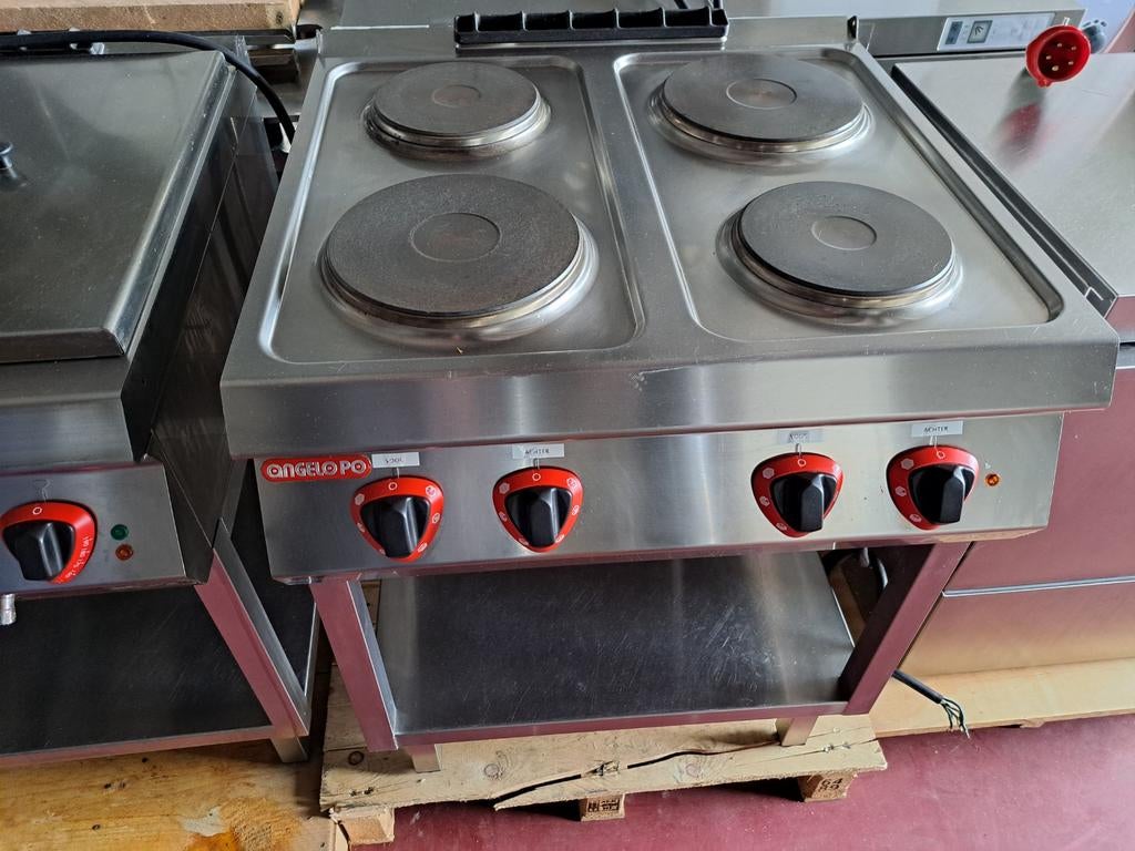 Dubbele Frituur & Elektrisch Fornuis 4 pits, Ophalen, 4 kookzones, Zo goed als nieuw, Vrijstaand