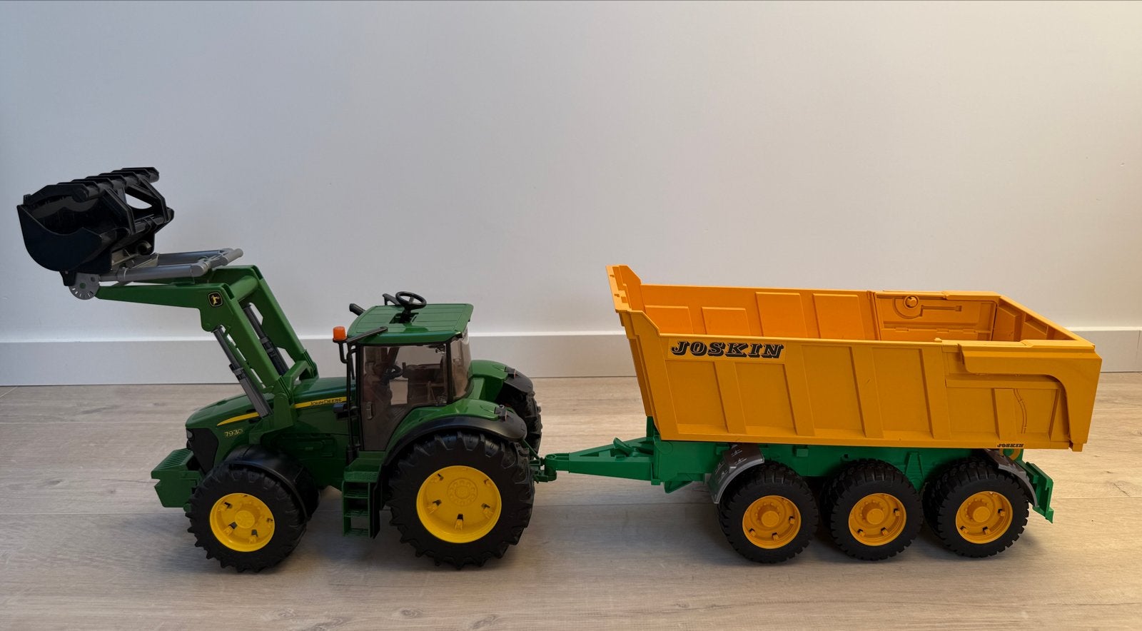 Tractor John Deere 7930 met Joskin kiepwagen - z.g.a.n., Ophalen, Zo goed als nieuw
