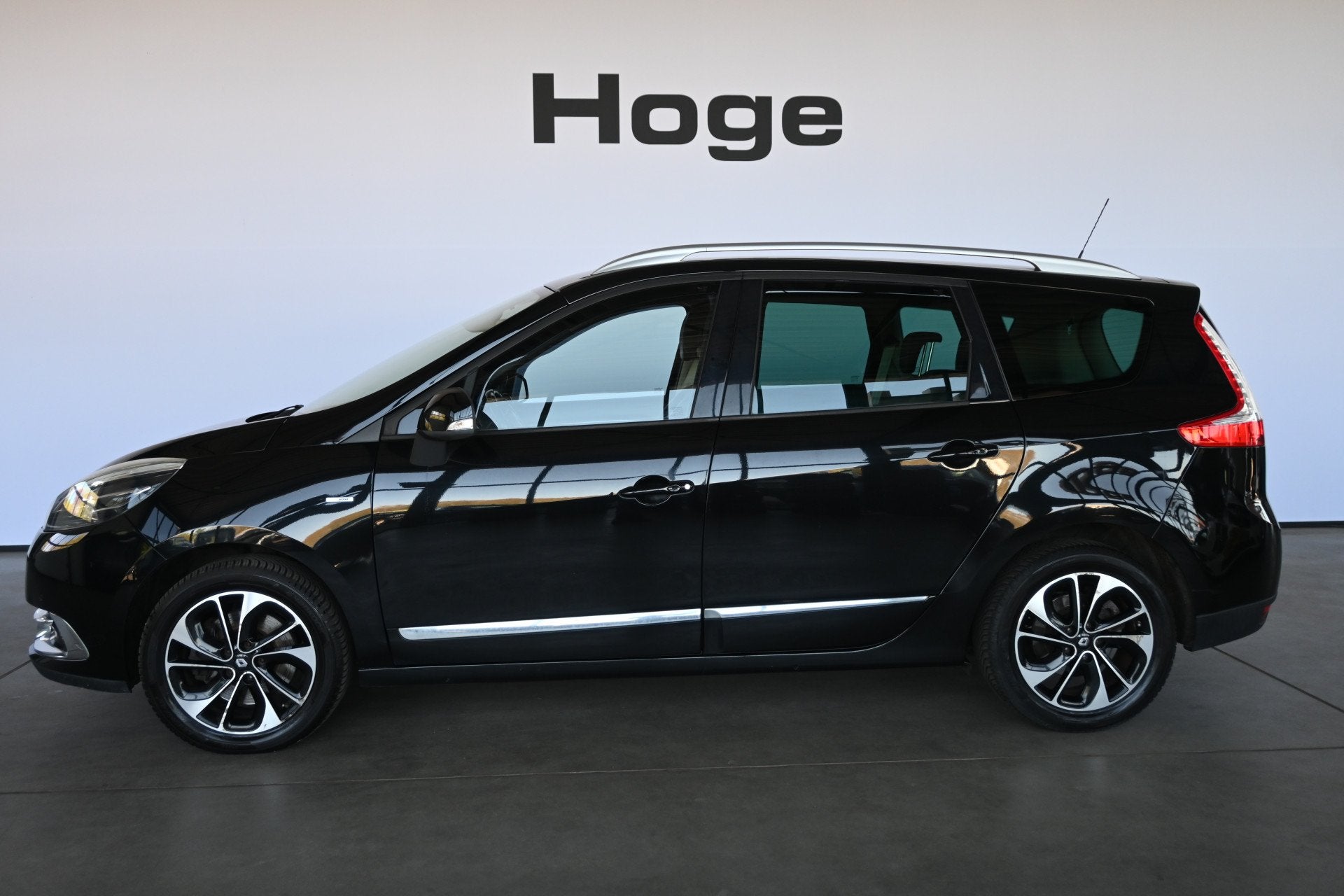 Renault Grand Scénic 2.0 dCi Bose Automaat Clima Navigatie, Auto's, Euro 5, 4 cilinders, Leder en Stof, Zwart