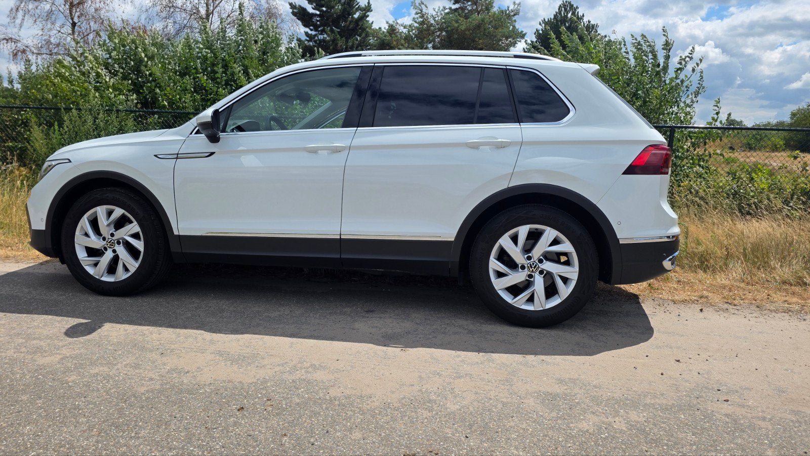 Volkswagen Tiguan 1.5 TSI 150pk DSG 2021 Wit, Auto's, 1441 kg, Stof, Zwart, 4 cilinders