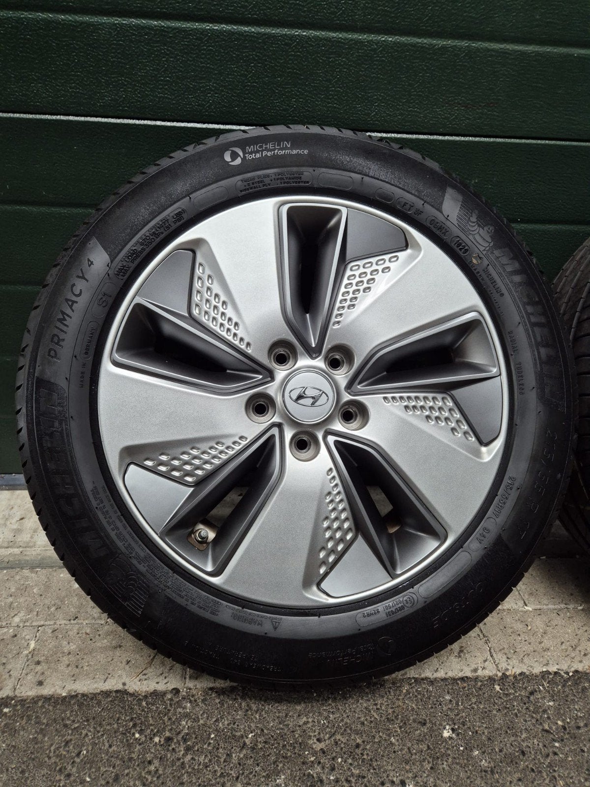 Foto 5 van 5x114.3/17 inch orgineel Hyundai Kona Velgen