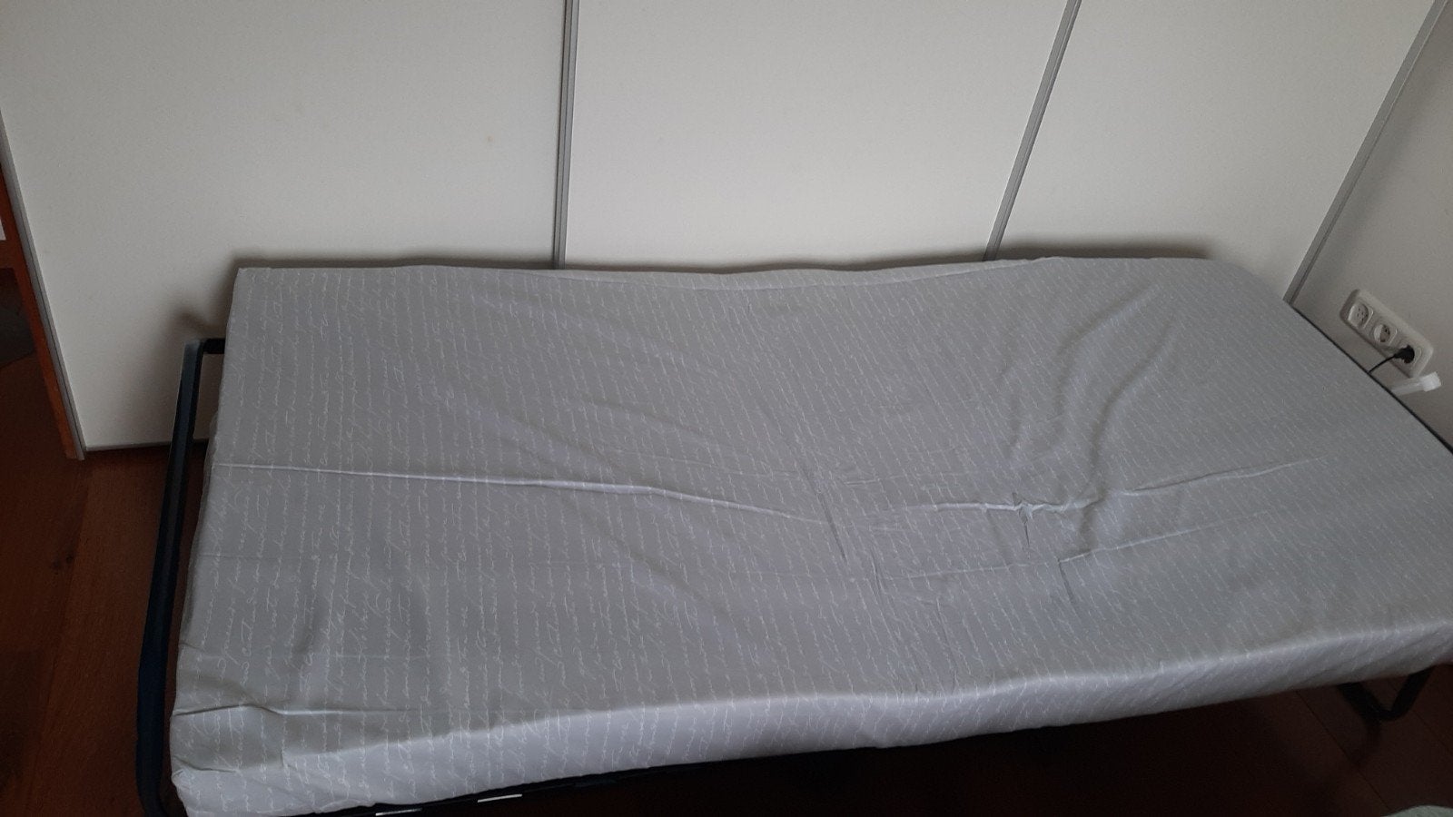 Net uitklapbed op wielen voor logeerkamer, Ophalen, 90 cm, Eenpersoons, Zo goed als nieuw