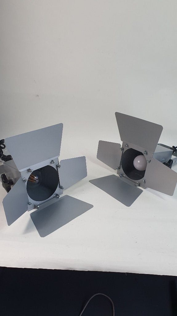 Set van 2 filmlampen, wandlampen of plafond. Grijs. S37, Tweedehands verkoop, Tweedehands verkoop, Gebruikt, Ophalen of Verzenden