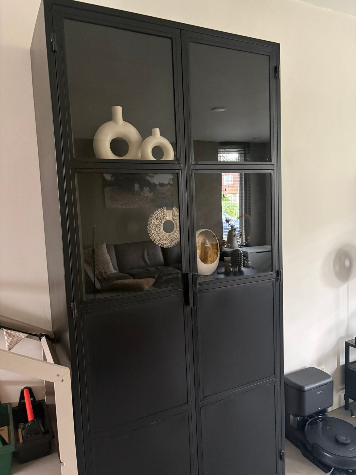 Nette vitrinekast te koop, Huis en Inrichting, Kasten | Vitrinekasten, Ophalen, 50 tot 100 cm, Zo goed als nieuw, 150 tot 200 cm