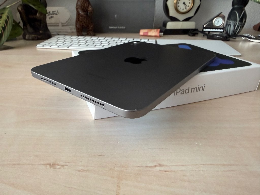 Foto 13 van IPad mini 7 - 128GB - 2024 + folio case