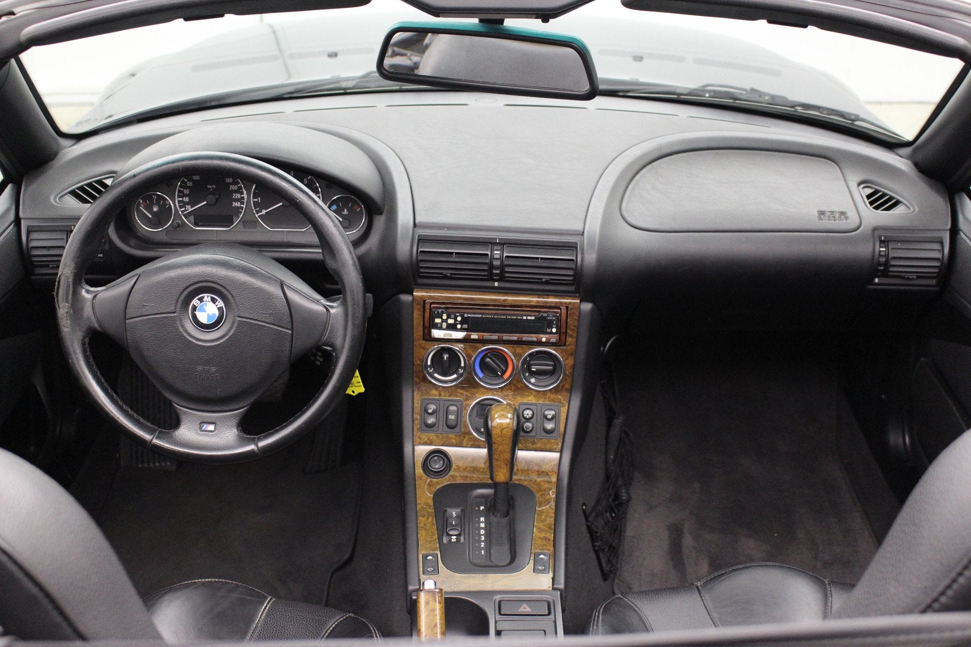 Foto 4 van BMW Z3 2.8 6 Cil.194PK Aut Widebody top conditie EL Kap Leer