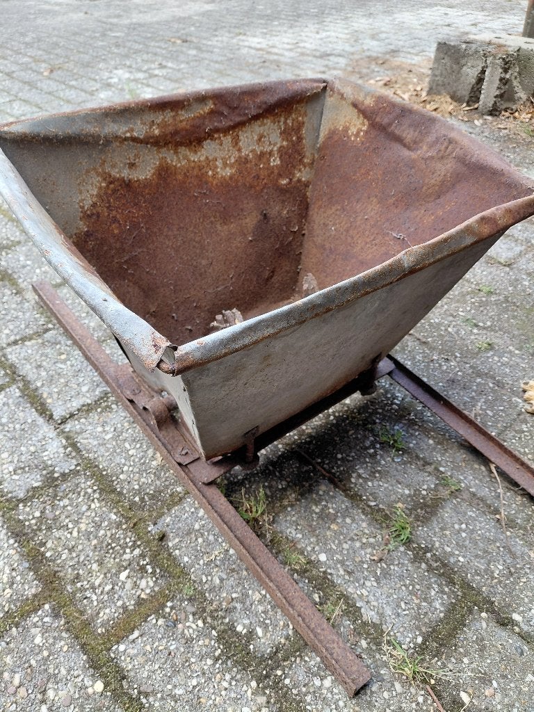 antieke varkensmolen, Ophalen