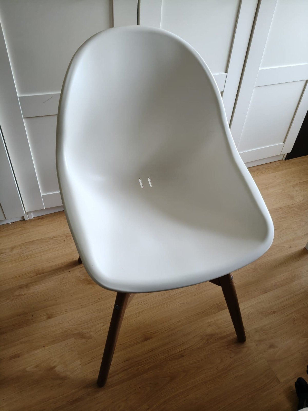 Witte stoel met houten onderstel (Fanbyn Ikea), Gebruikt, Wit, Ophalen, Hout