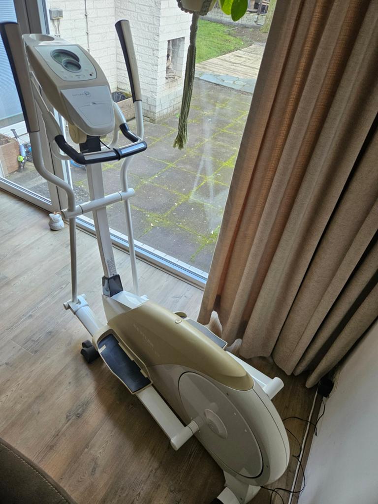 Kettler Satura P Crosstrainer - Zo goed als nieuw, Sport en Fitness, Ophalen, Benen, Kettler GmbH, Hauptstraße 28, 59192 Bergkamen, Duitsland