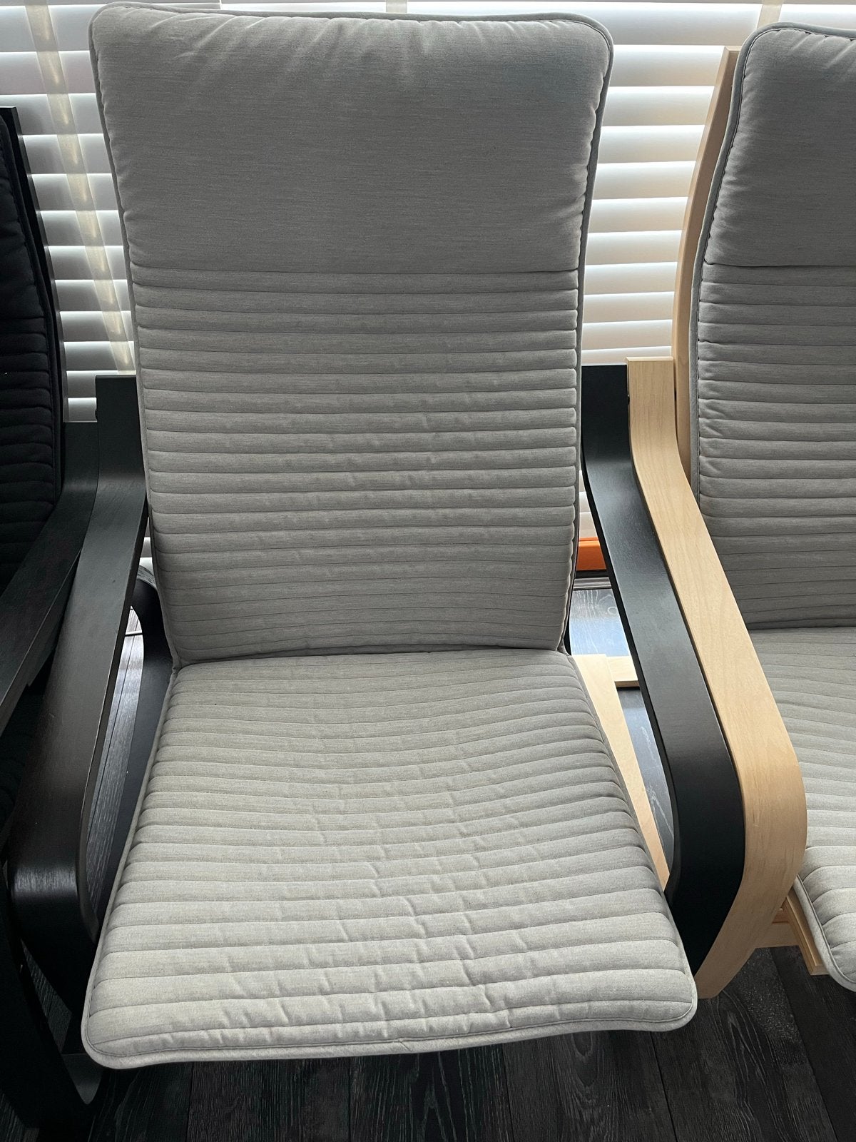 Comfortabele IKEA POÄNG fauteuil - zwartbruin/lichtgrijs, Huis en Inrichting, Fauteuils, Ophalen, IKEA POÄNG, 75 tot 100 cm, Zo goed als nieuw
