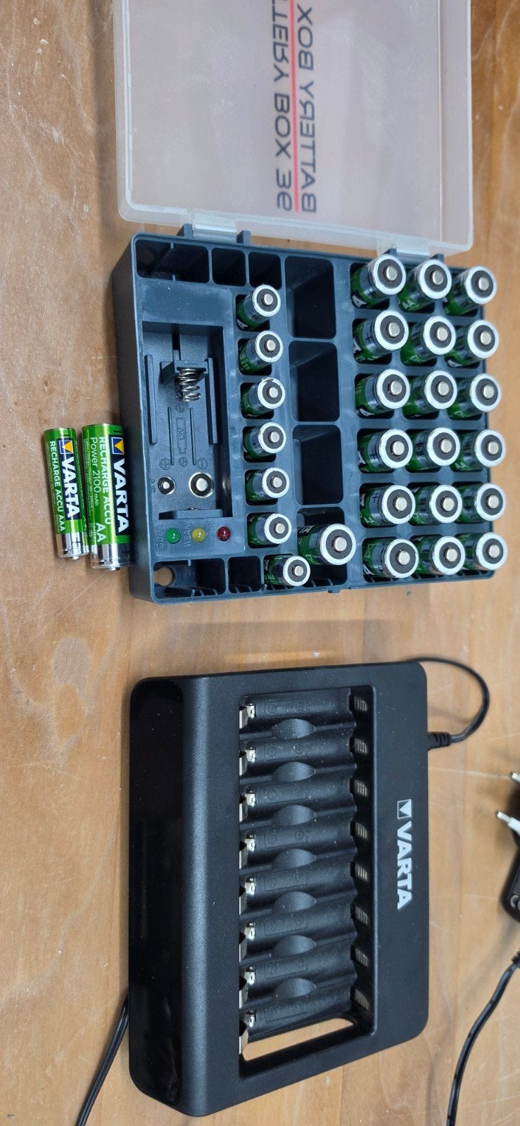 Varta Oplaadbare Batterijen & Opladers Set, Audio, Tv en Foto, Accu's en Batterijen, Ophalen of Verzenden, Gebruikt, Oplaadbaar