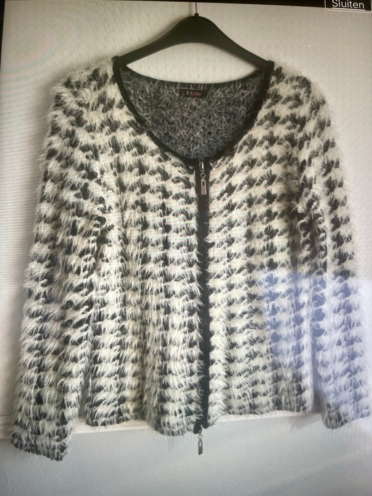 Enjoy zwart-wit pluizig vest met rits, maat L, Verzenden, Zo goed als nieuw, Maat 42/44 (L), Zwart