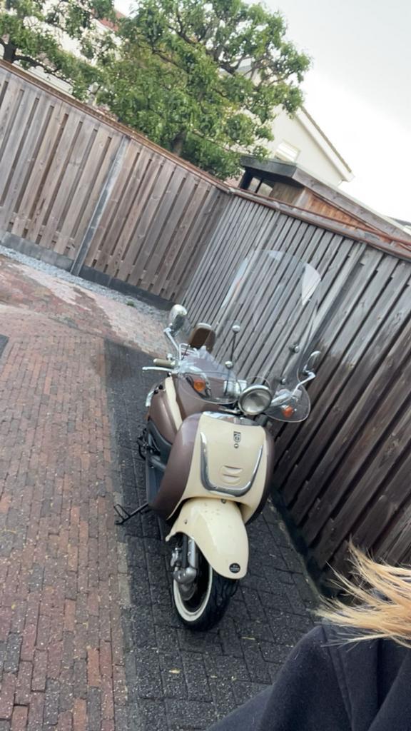 Stijlvolle Retro Scooter Bruin/Crème, Gebruikt, Benzine, Ophalen, Overige merken