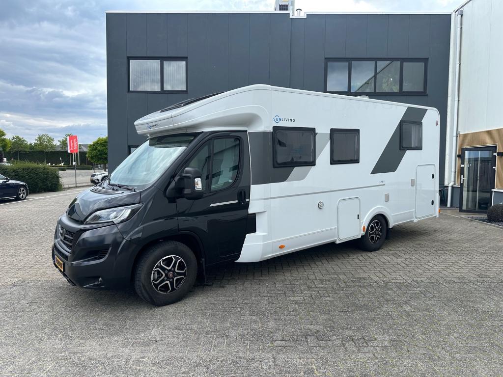 Adria SUN LIVING S-SERIES S 75SC - 5 persoons (bj 2023), Caravans en Kamperen, Campers, Automaat, Fiat, Luifel, 7 tot 8 meter