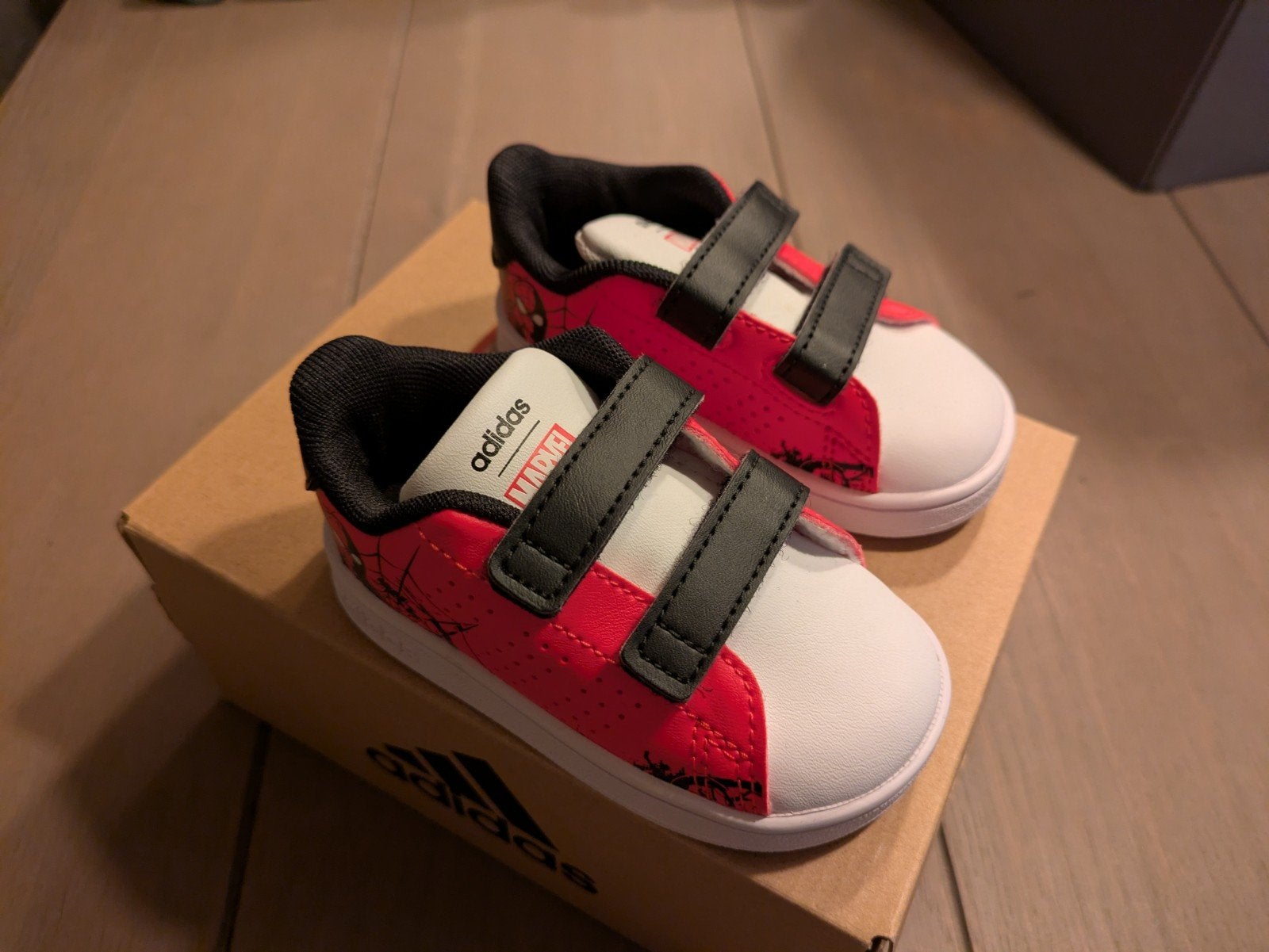 Adidas sneakers maat 19 - Nieuwstaat, Adidas, Nieuw, Ophalen of Verzenden, Jongen of Meisje