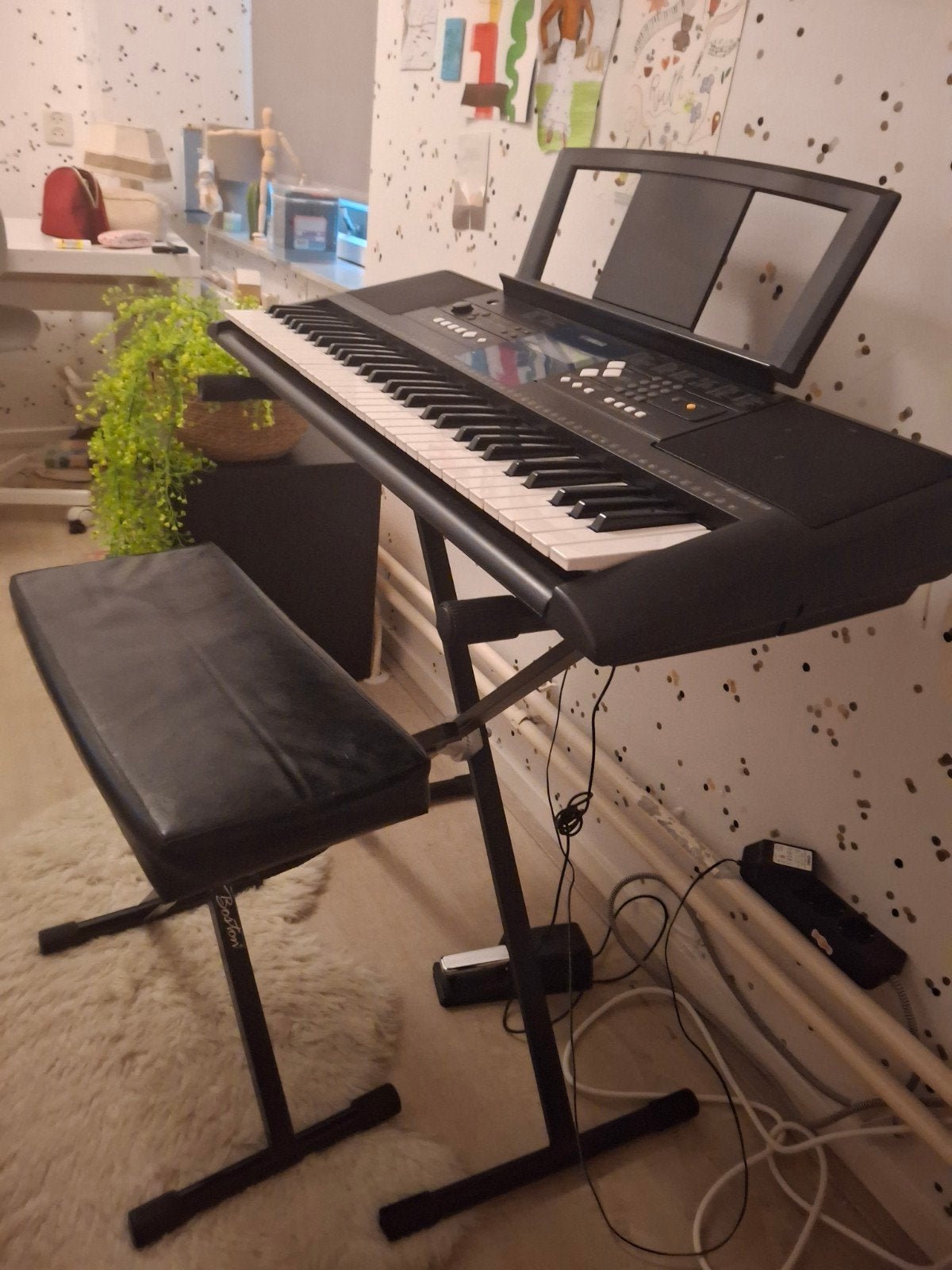 Yamaha PSR-E333 Keyboard met standaard en bankje en pedaal, Midi-aansluiting, Yamaha, Ophalen of Verzenden, 61 toetsen
