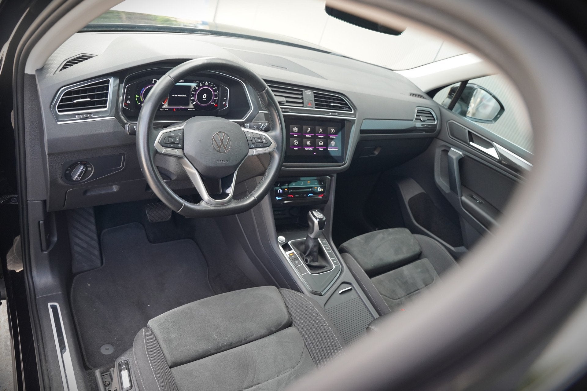 Volkswagen Tiguan 1.4 TSI eHybrid Elegance Business | Stoelv, Auto's, Dealer onderhouden, Alcantara, Zwart, Hybride Elektrisch/Benzine
