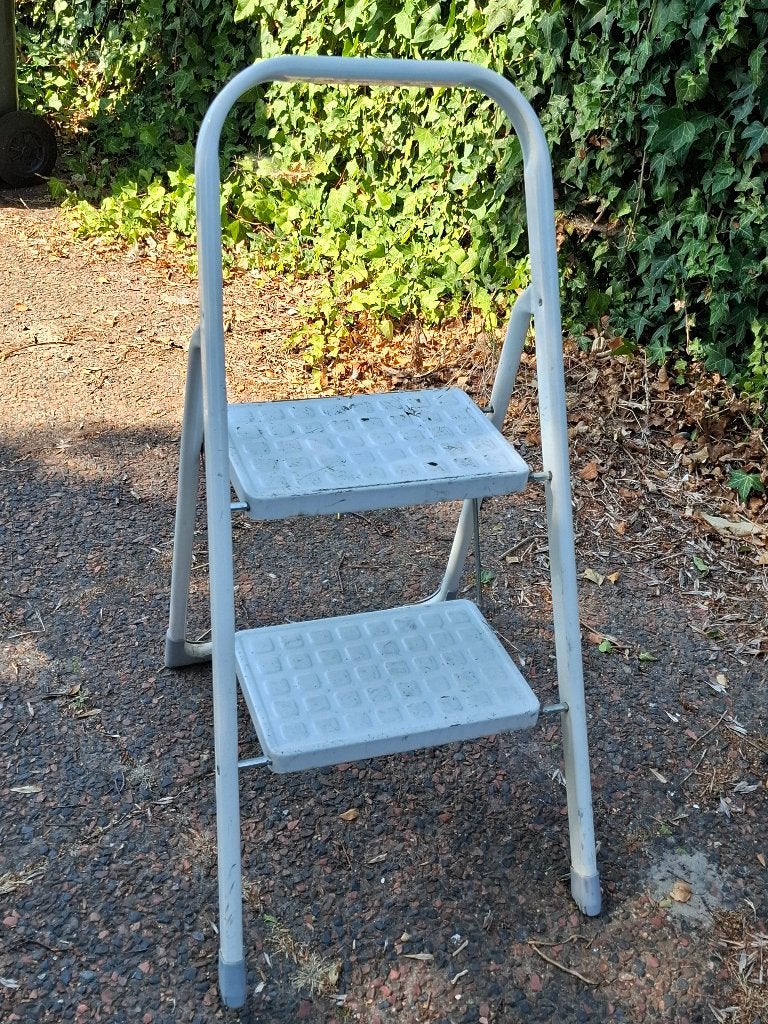 Gratis keukentrapje, Ophalen, Gebruikt, Metaal, Wit