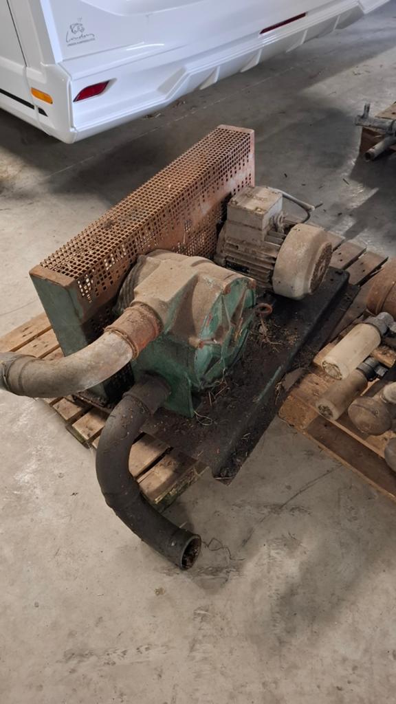 Melkmachine vacuumpompen, Ophalen