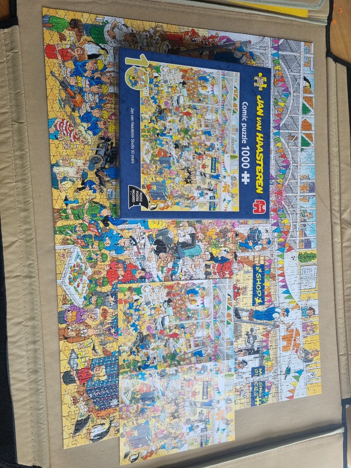 Jan van Haasteren studio 10 years, Hobby en Vrije tijd, Denksport en Puzzels, Ophalen of Verzenden, 500 t/m 1500 stukjes, Zo goed als nieuw