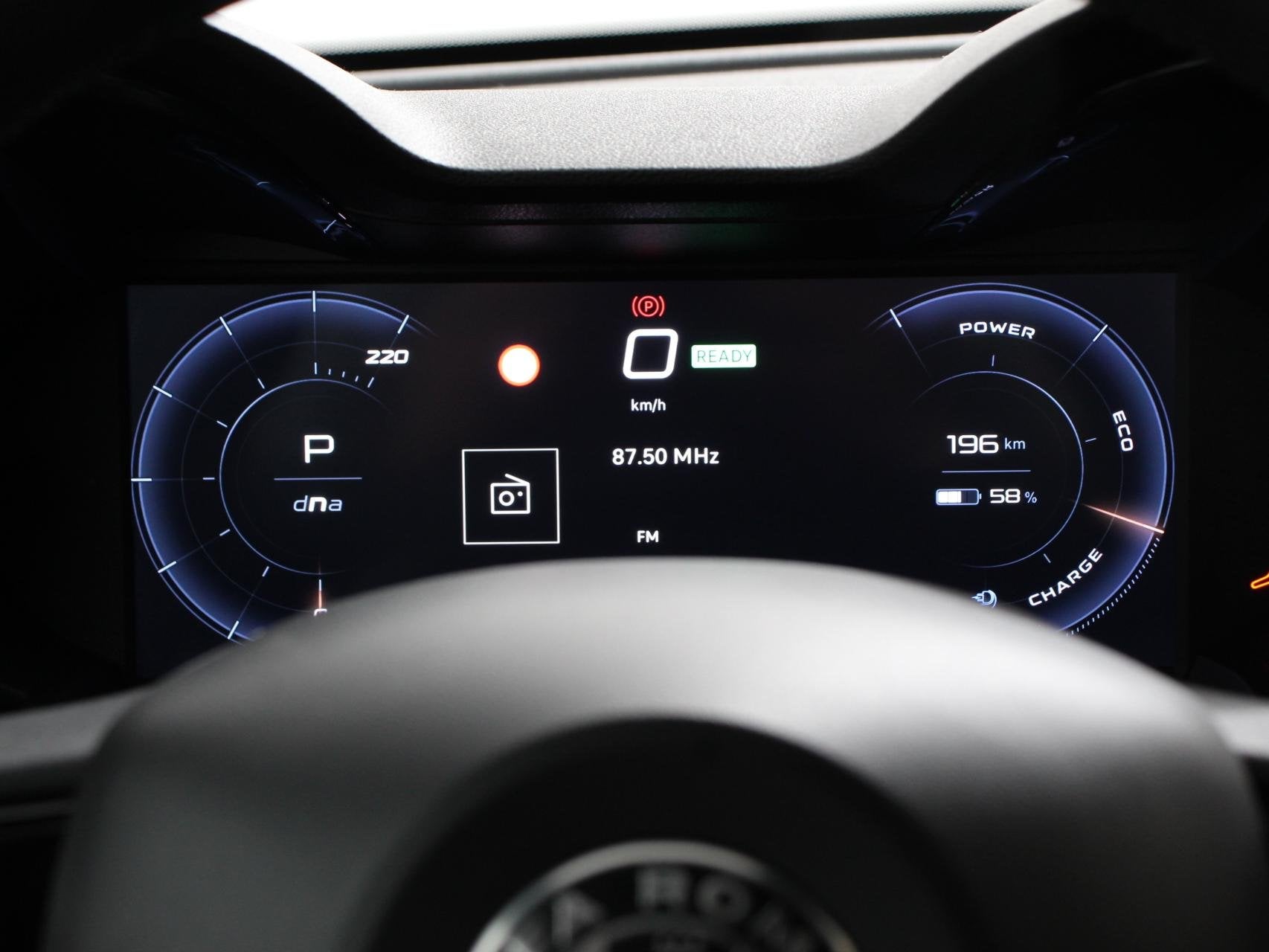 Alfa Romeo Junior Elettrica Automaat 156PK Adaptieve Cruise, Auto's, Alfa Romeo, 413 km, Stof, Gebruikt, Parkeersensor
