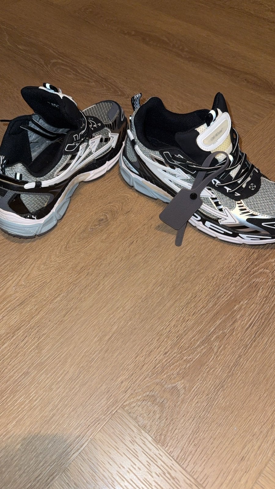Off-White sneakers - Goede staat met klein defect, Ophalen of Verzenden, Gedragen, Wit, Sneakers of Gympen
