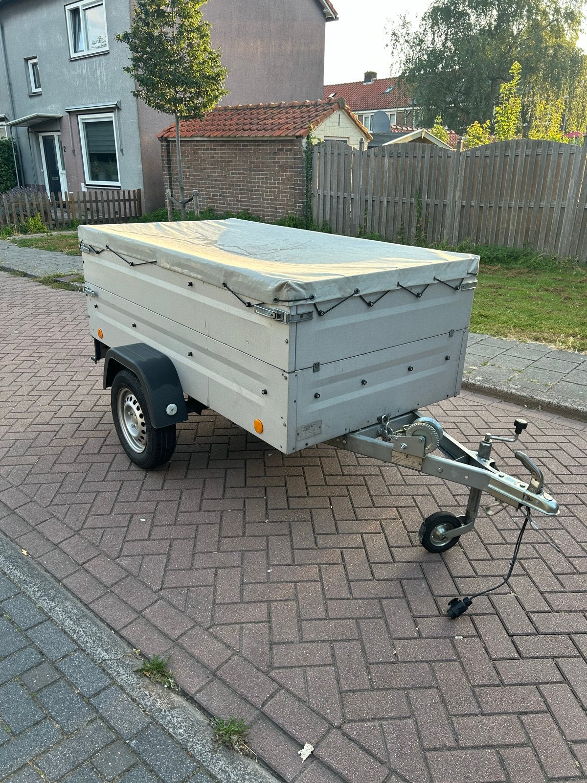 Compacte aanhangwagen met huif - Ideaal voor klussen!, Ophalen, Gebruikt