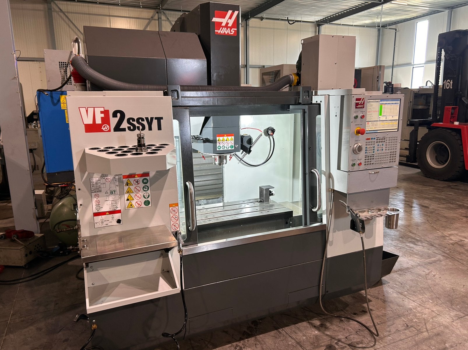 Haas VF-2SS YT CNC Bewerkingscentrum, Doe-het-zelf en Verbouw, Draaibanken, Ophalen, Zo goed als nieuw, Freesbank, Computergestuurd (Cnc)
