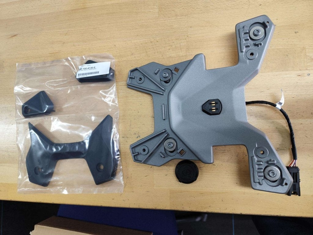 Montageplaat voor Topkofferdrager BMW R 1300 GS / R 1300 GSA, Motoren, BMW Nederland B.V., Nieuw, Ophalen of Verzenden, Einsteinlaan 5 2289 CC Rijswijk