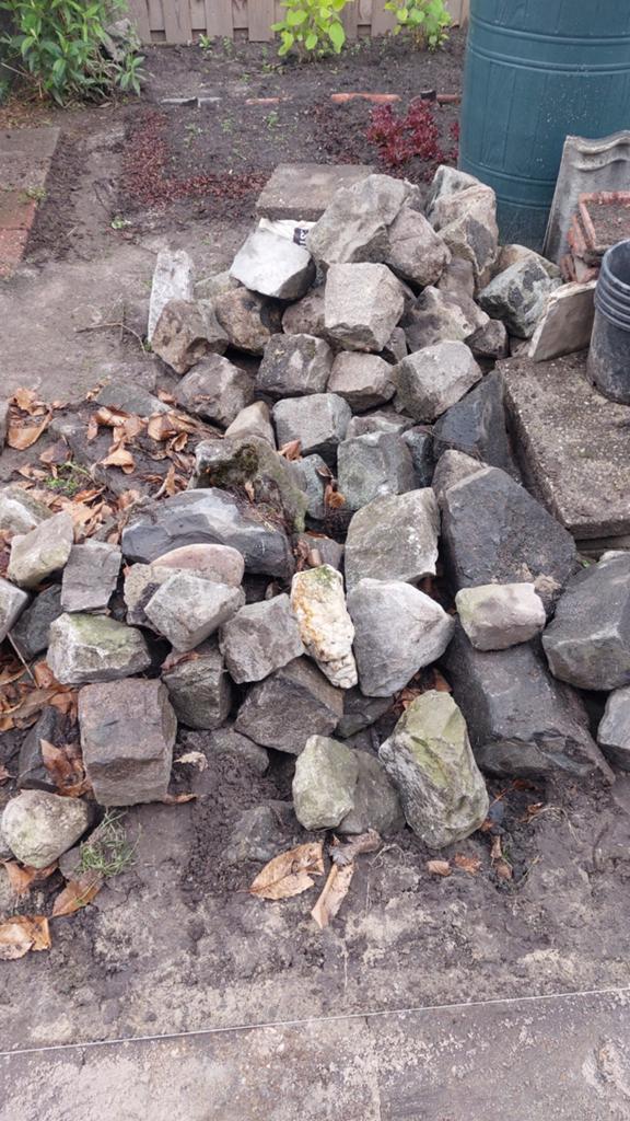 Mooie partij kinderkoppen / keien voor tuin of oprit, Ophalen of Verzenden, Gebruikt, Grijs, Kei