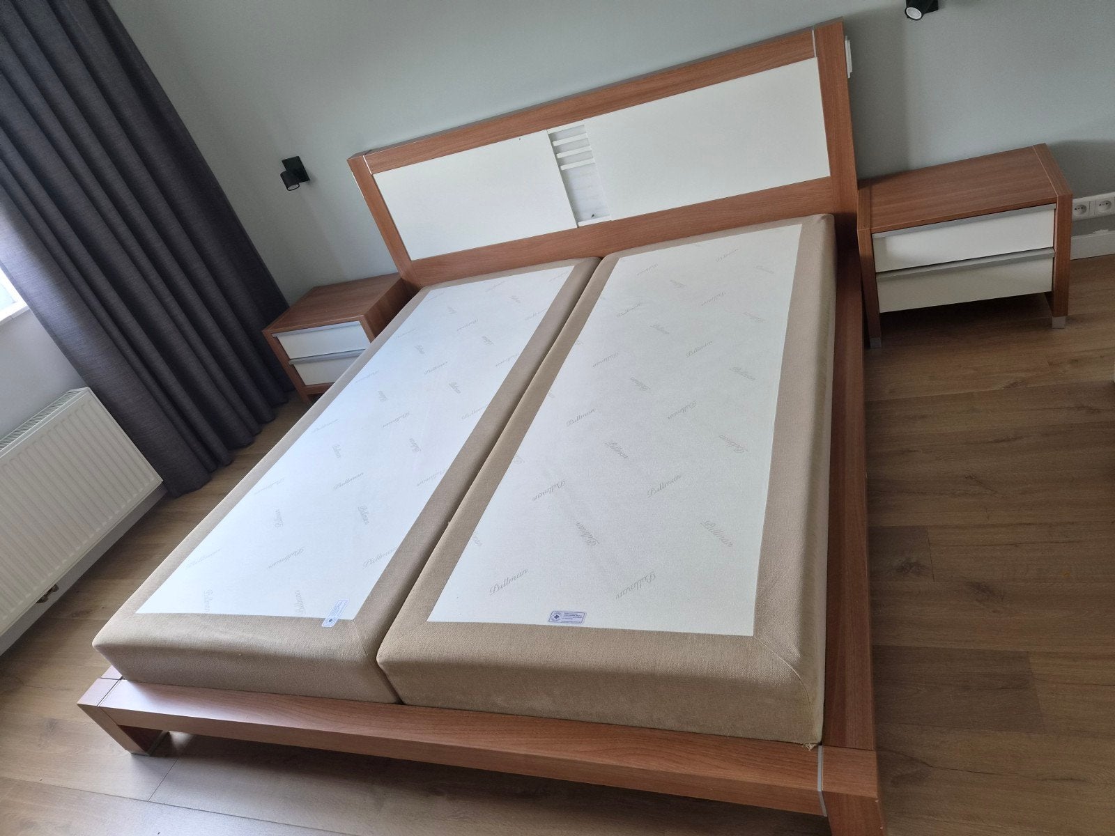 pullman boxspring 2x 90 cm met ombouw  en nachtkastjes, Ophalen, Gebruikt, Bruin, Tweepersoons