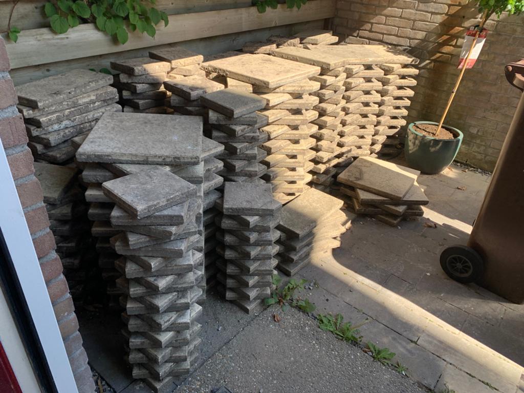 Gratis mooie crème terrastegels, Tuin en Terras, Tegels en Klinkers, Ophalen, Overige materialen, Gebruikt, 10 m² of meer