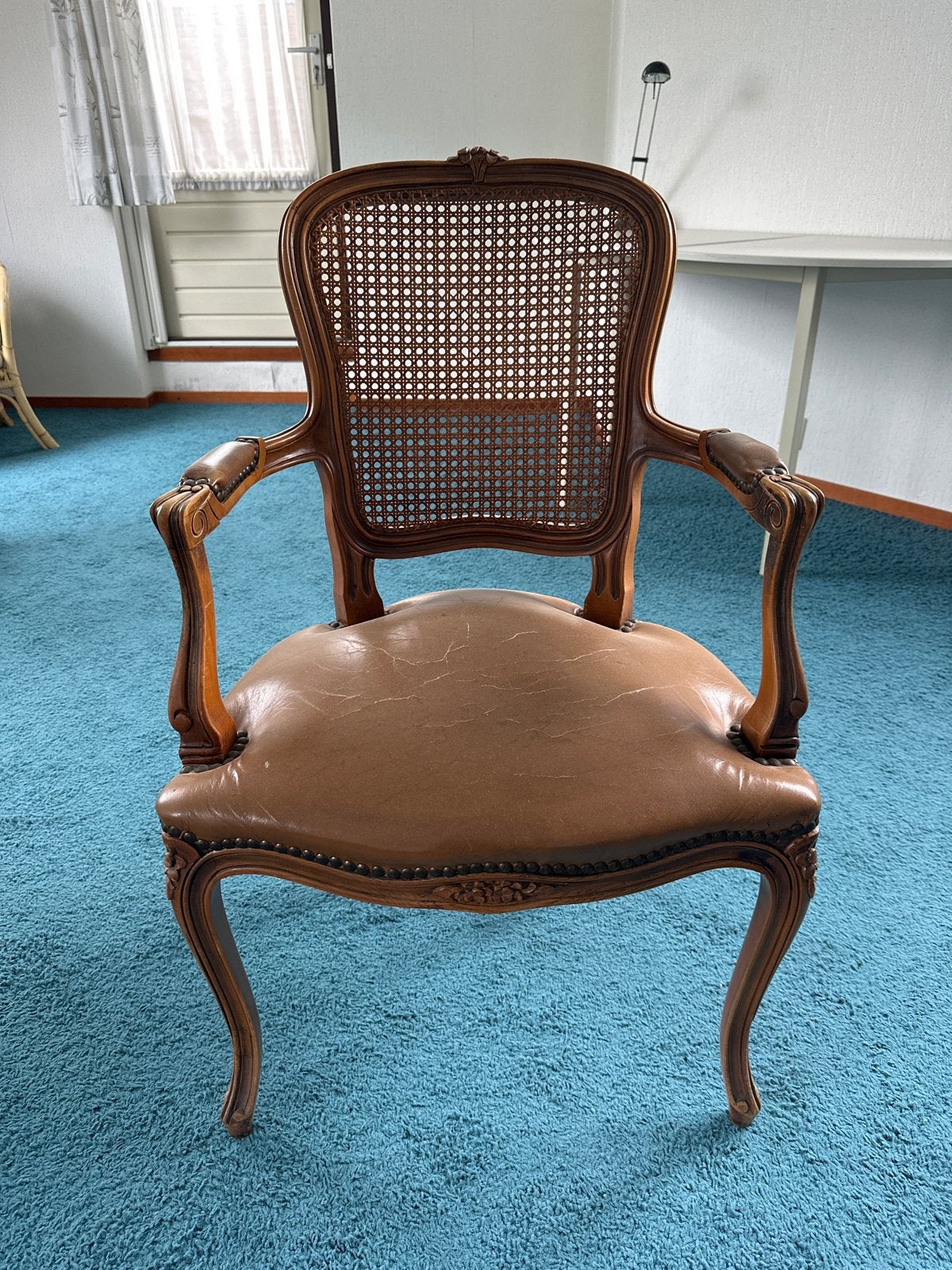 2 Antieke Franse Louis XV stijl rotal met leer leiderdorp, Antiek en Kunst, Antiek | Meubels | Stoelen en Banken, Ophalen