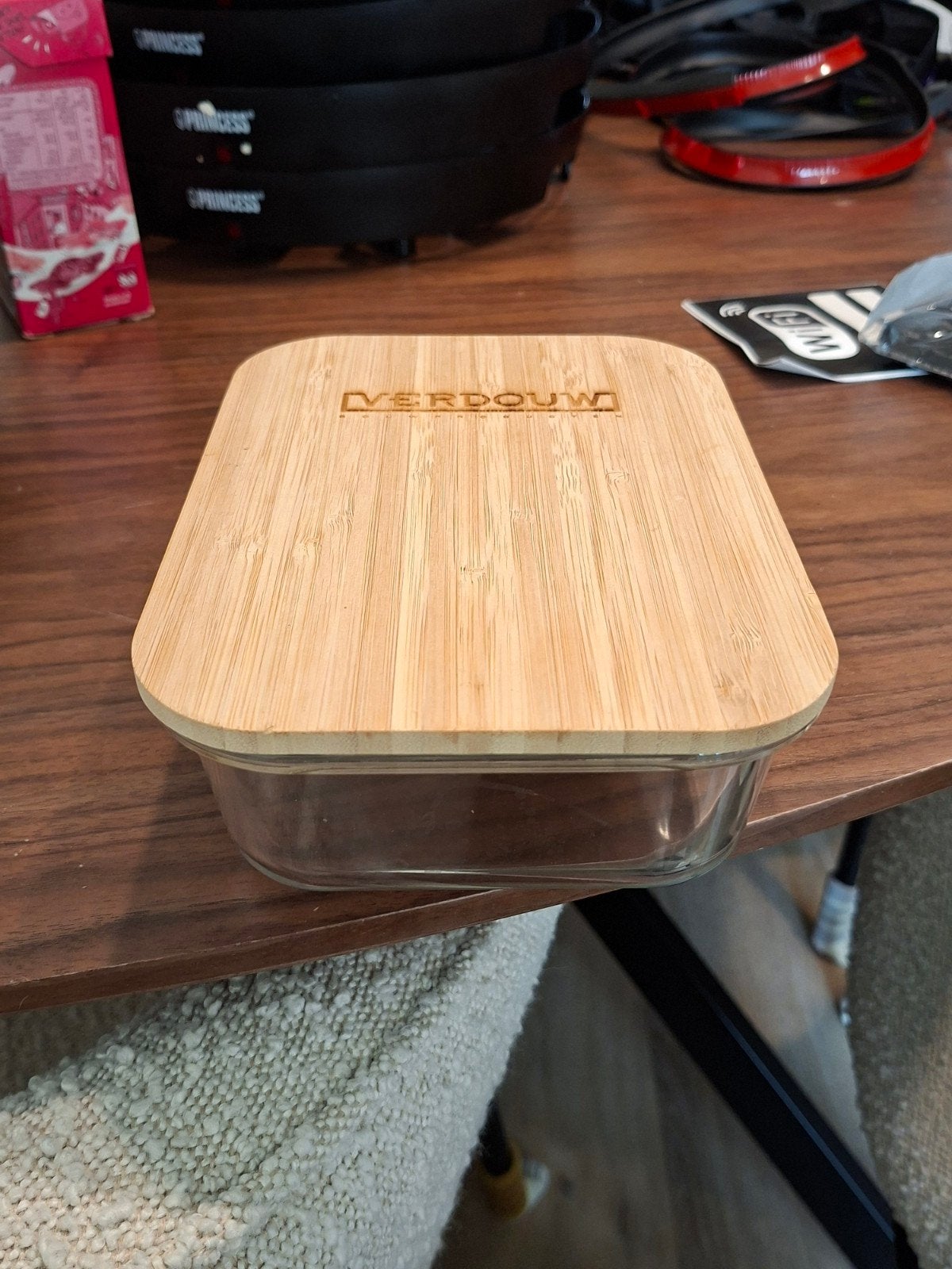 Glazen voorraadbakje met houten deksel, Ophalen