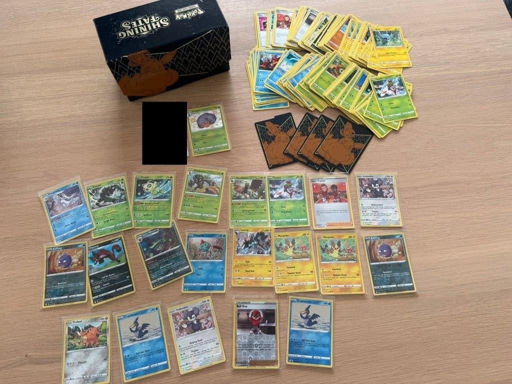 Pokemon TCG Shining Fates Elite Trainer Box inc 113 kaarten, Ophalen of Verzenden, Gebruikt, Overige typen