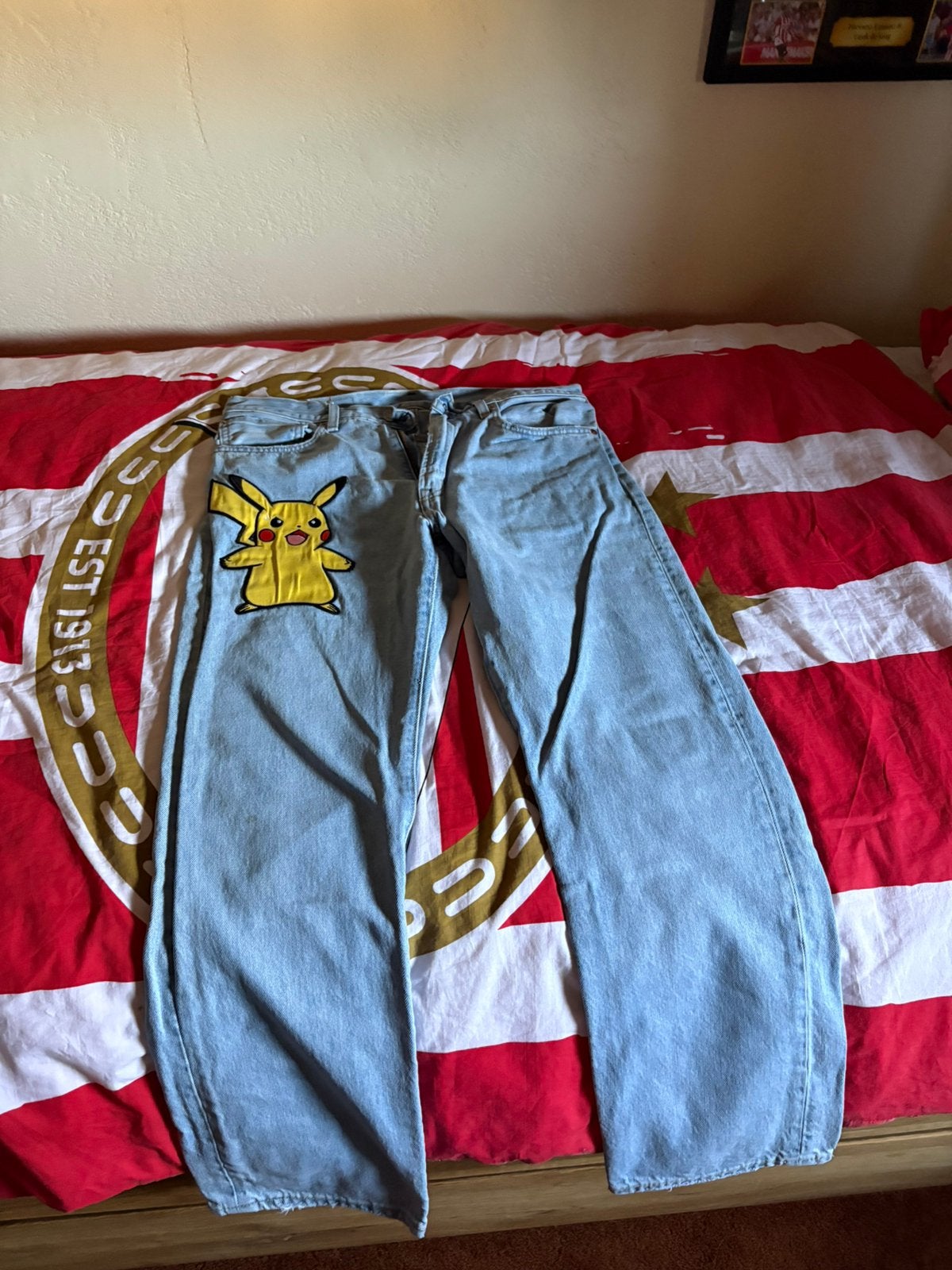 Pokemon broek Levi’s van enzo knol, Ophalen of Verzenden, Zo goed als nieuw, Blauw, W33 - W34 (confectie 48/50)
