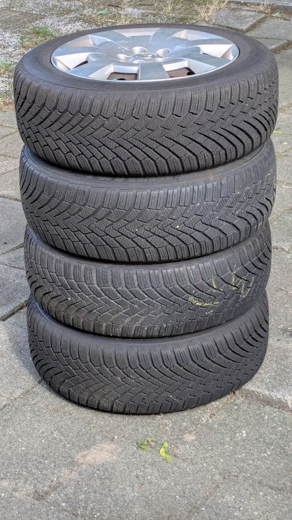 Set Continental winterbanden met stalen velgen 205/55 R16