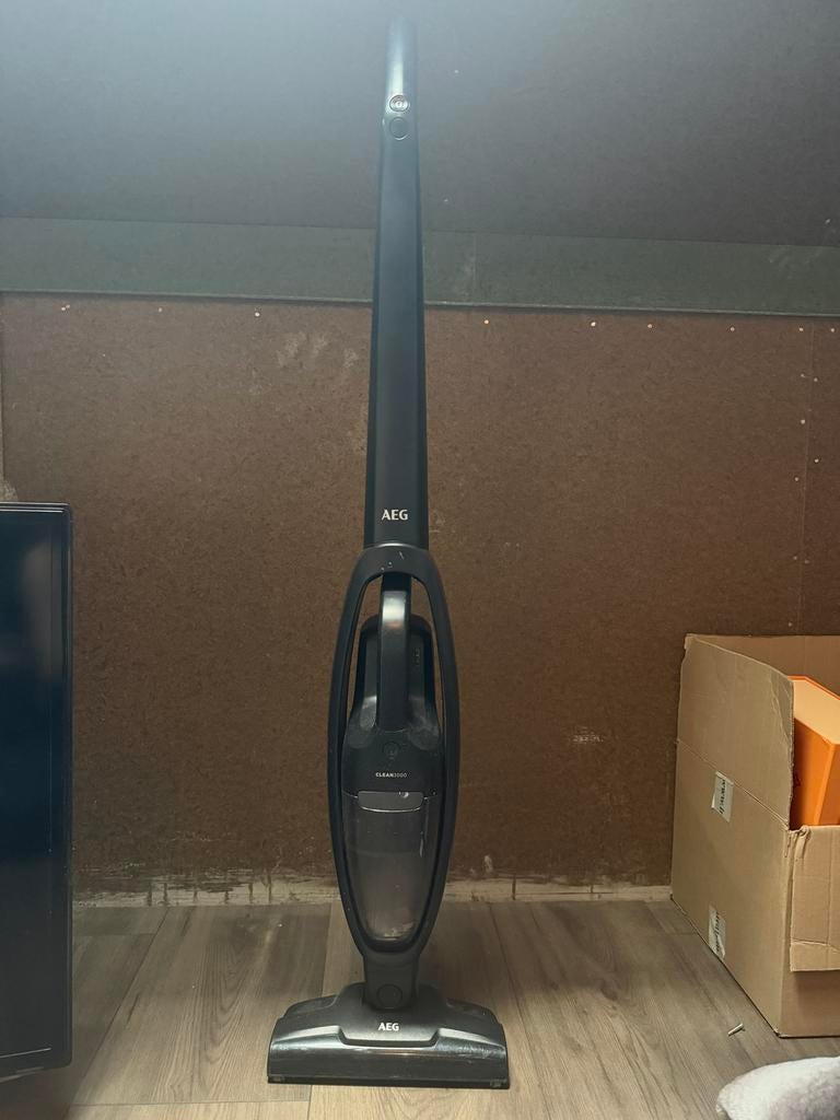 AEG Steelstofzuiger CLEAN3000 - Draadloos en Krachtig, Ophalen, Draadloos, Zo goed als nieuw, Reservoir