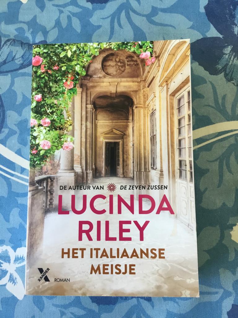 Lucinda Riley - Het Italiaanse meisje, Ophalen of Verzenden, Zo goed als nieuw, Lucinda Riley