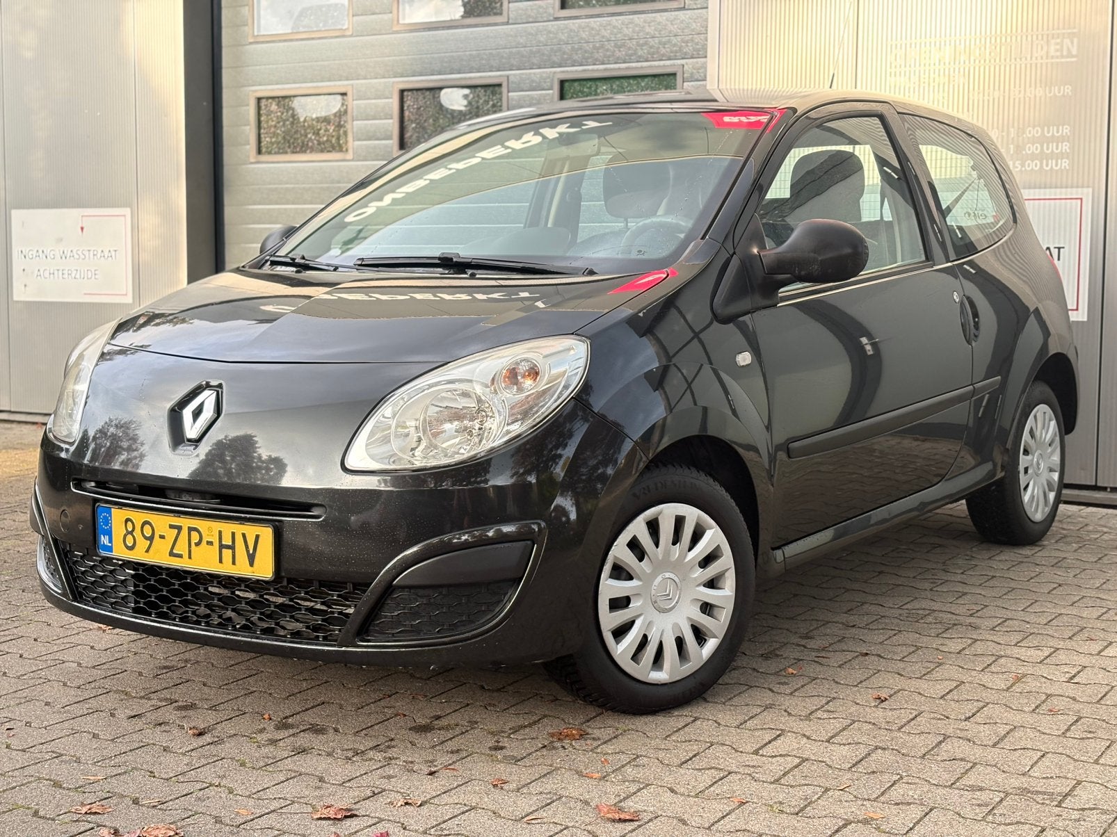 Renault Twingo 1.2  nieuwe apk 2 sleutels airco, Voorwielaandrijving, Twingo, 31 €/maand, 4 cilinders